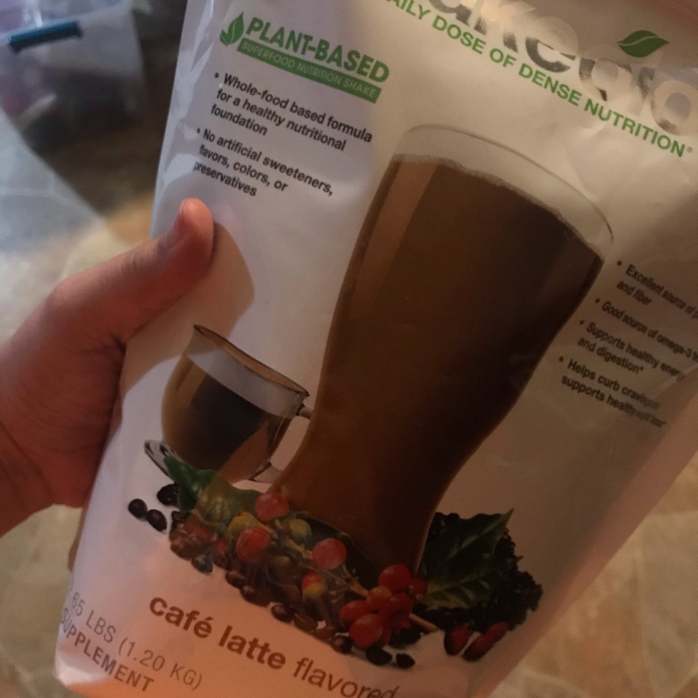 NWT cafe latte Shakeo